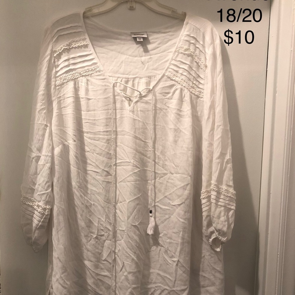 NWOT Avenue 18/20 White Blouse